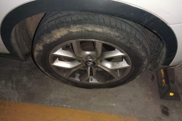 Used BMW X3 2012 xDrive28i Leading Model Right Front Wheel Hub