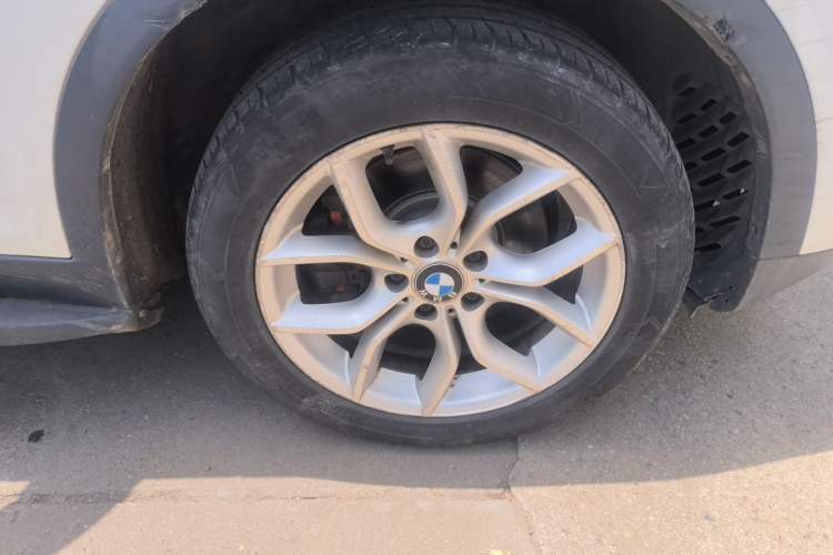 Used BMW X3 2012 xDrive28i Leading Model Right Front Wheel Hub