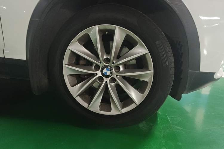 Used BMW X3 2012 xDrive20i Luxury Model Right Front Wheel Hub