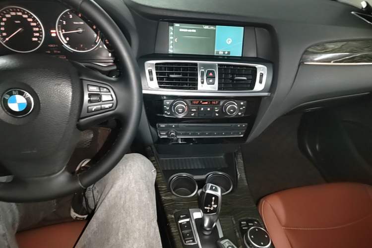 Used BMW X3 2013 Facelifted xDrive20i Luxury Edition Center Console