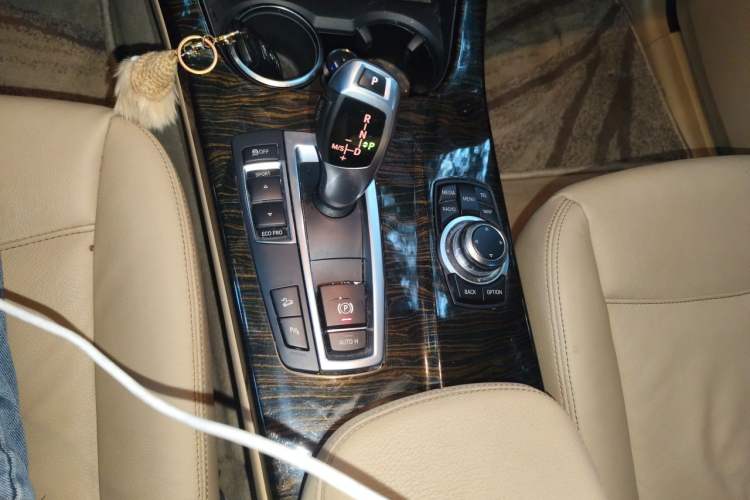 Used BMW X3 2013 Facelifted xDrive20i Luxury Edition Gear Lever