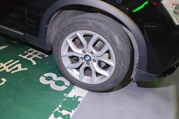 Used BMW X3 2013 xDrive28i Luxury Model Right Front Wheel Hub