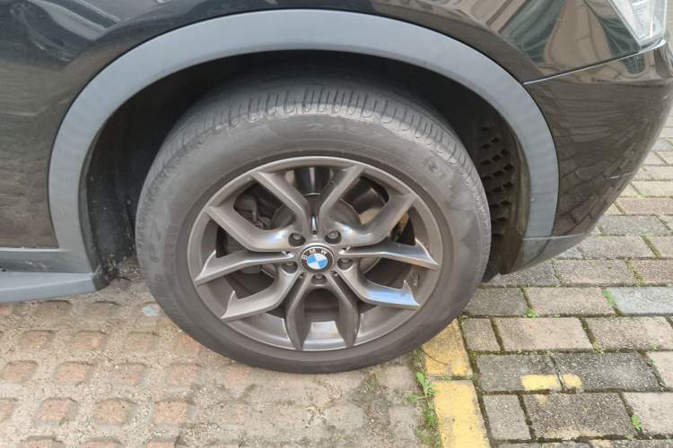 Used BMW X3 2013 xDrive28i Luxury Model Right Front Wheel Hub