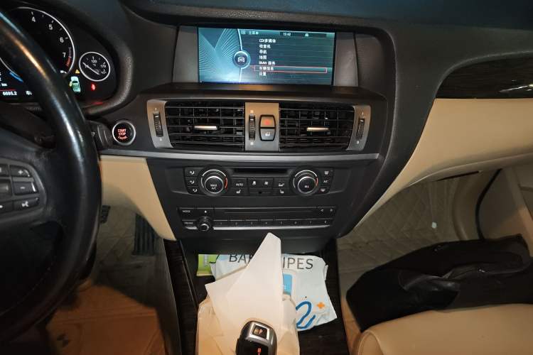 Used BMW X3 2013 xDrive20i Luxury Edition Audio And AC Panel