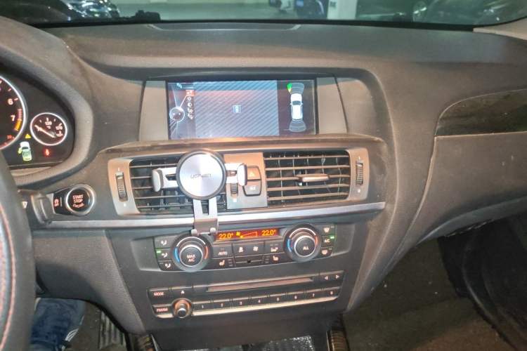 Used BMW X3 2013 xDrive20i Luxury Edition Audio And AC Panel