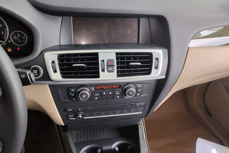 Used BMW X3 2013 xDrive20i Luxury Edition Audio And AC Panel