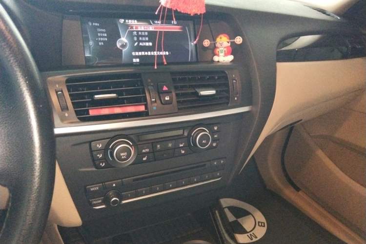 Used BMW X3 2013 xDrive20i Luxury Edition Audio And AC Panel