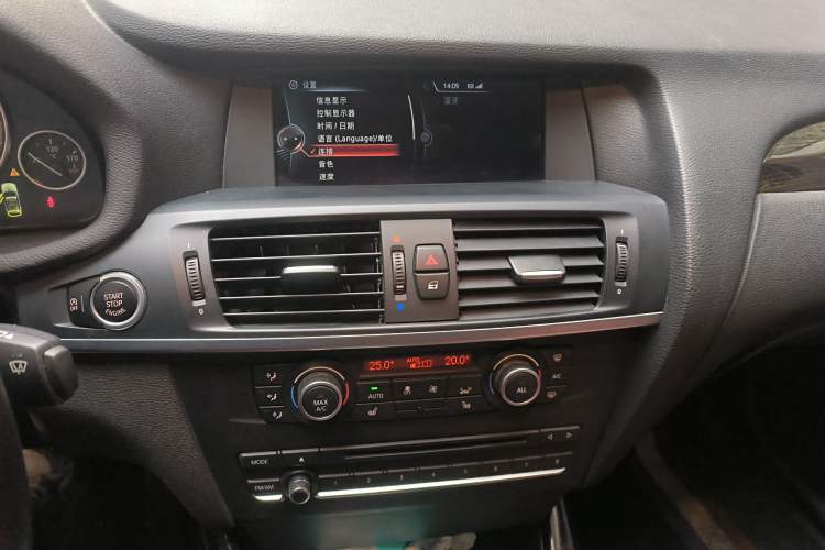 Used BMW X3 2013 xDrive20i Luxury Edition Audio And AC Panel