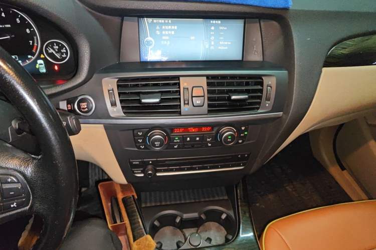 Used BMW X3  Audio And AC Panel