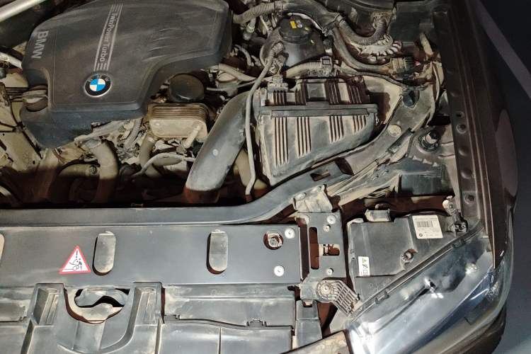Used BMW X3 2013 xDrive20i Luxury Edition Engine Bay Left