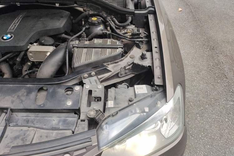 Used BMW X3 2013 xDrive20i Luxury Edition Engine Bay Left