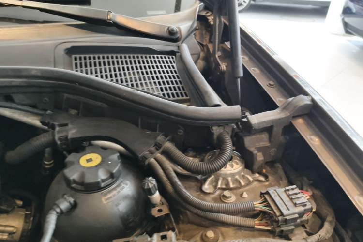 Used BMW X3 2013 xDrive20i Luxury Edition Engine Bay Left