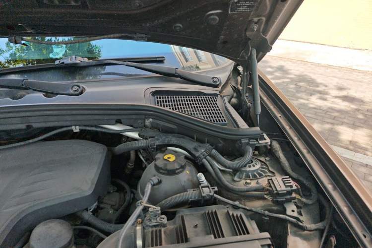Used BMW X3 2013 xDrive20i Luxury Edition Engine Bay Left