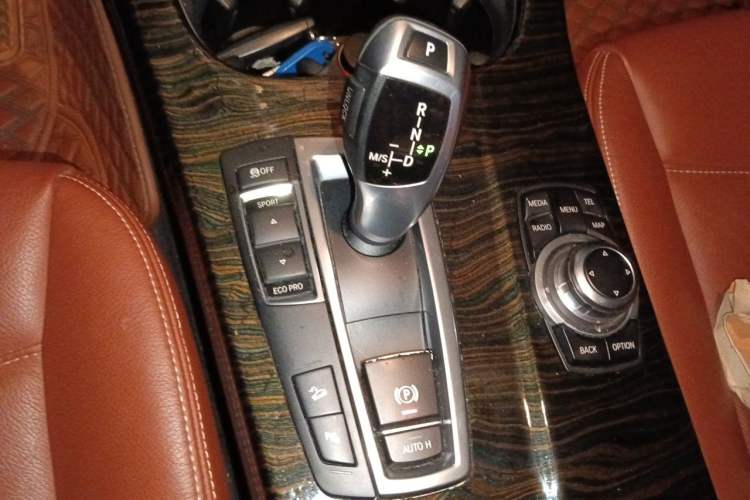 Used BMW X3 2013 Revised xDrive28i Luxury Edition Gear Lever