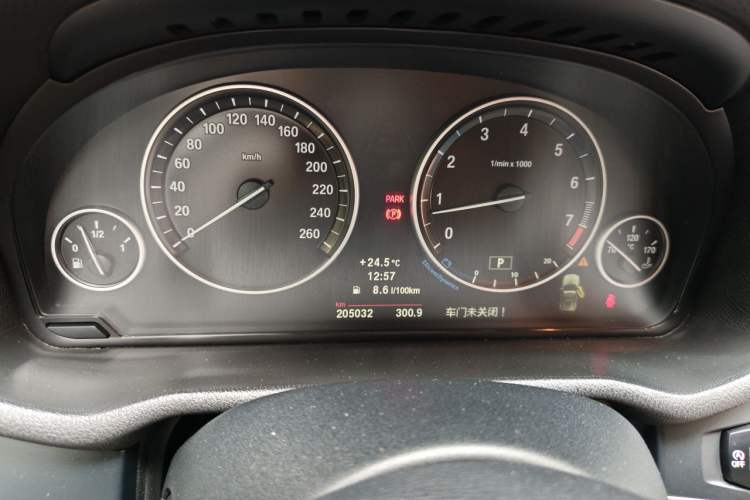 Used BMW X3 2013 xDrive20i Luxury Edition Odometer Close Up