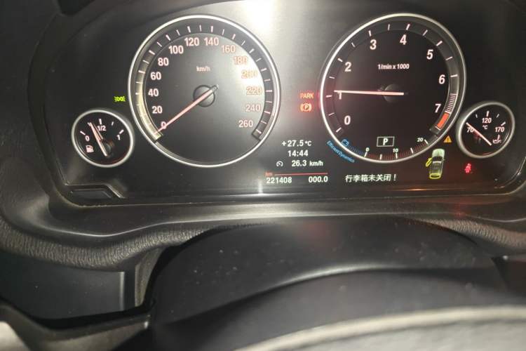 Used BMW X3 2013 xDrive20i Luxury Edition Odometer Close Up