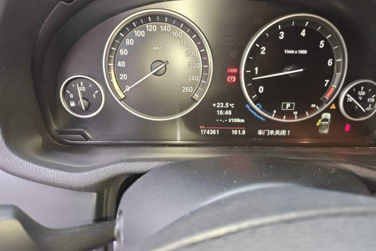 Used BMW X3 2013 xDrive20i Luxury Edition Odometer Close Up