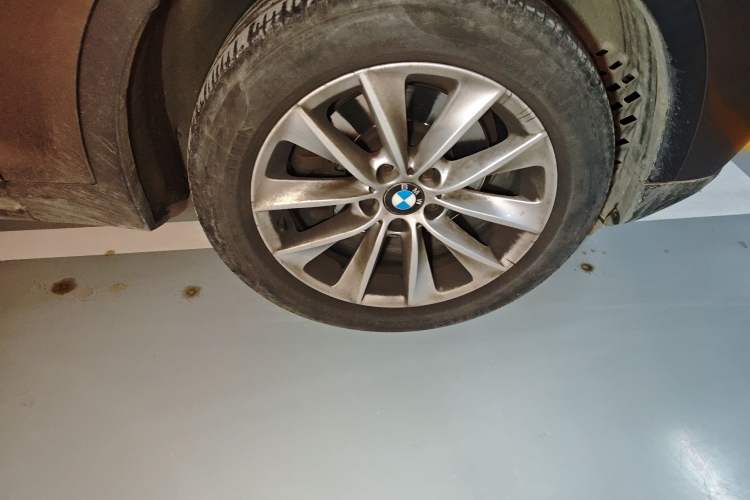 Used BMW X3 2013 xDrive20i Luxury Edition Right Front Wheel Hub