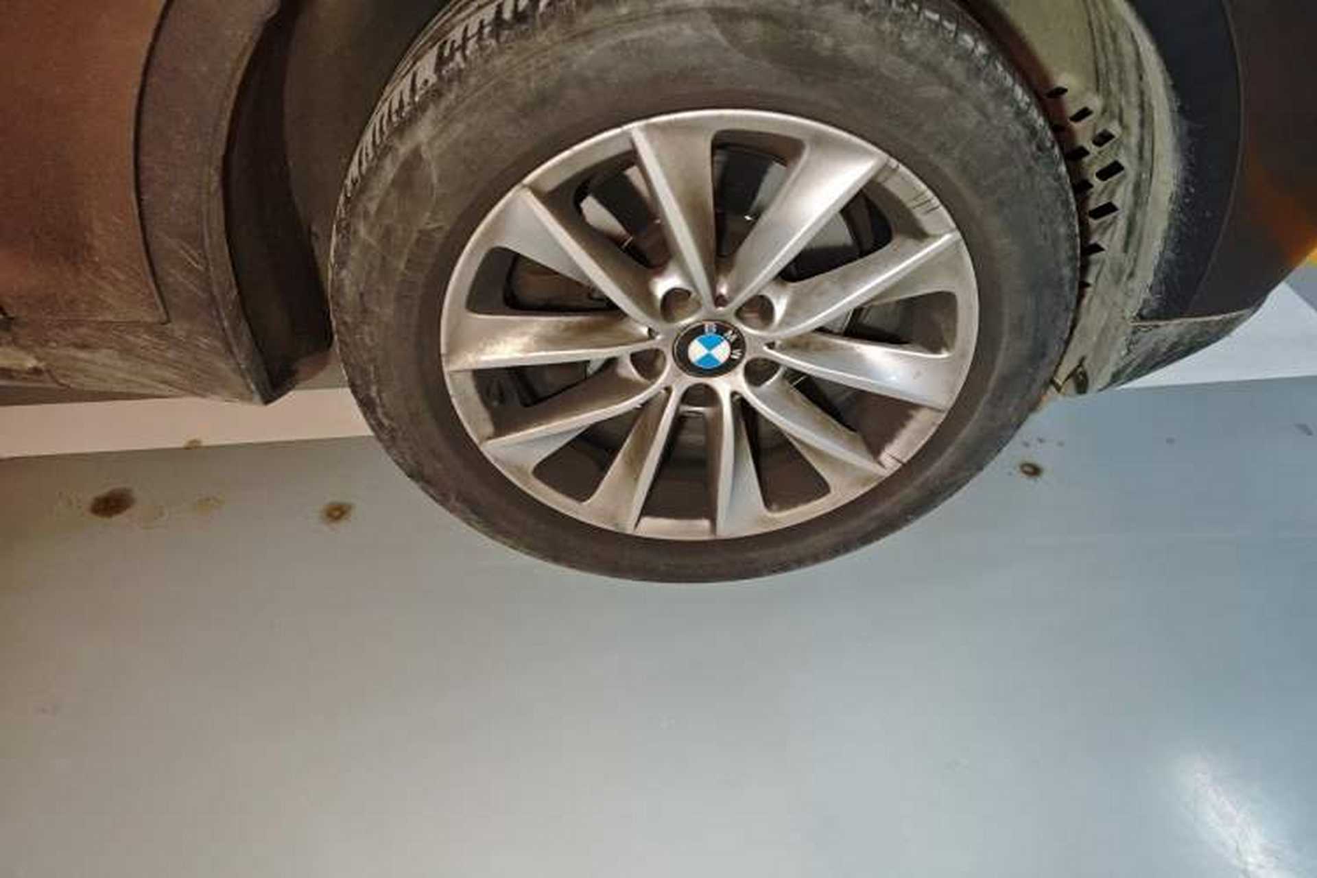 Used BMW X3 2013 xDrive20i Luxury Edition Right Front Wheel Hub