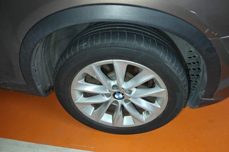 Used BMW X3 2013 xDrive20i Luxury Edition Right Front Wheel Hub