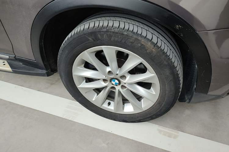 Used BMW X3 2013 xDrive20i Luxury Edition Right Front Wheel Hub