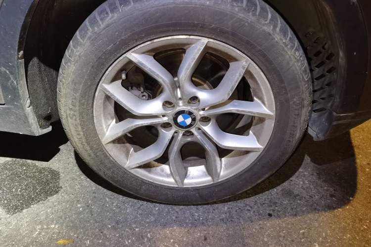 Used BMW X3 2013 xDrive28i Leading Model Right Front Wheel Hub