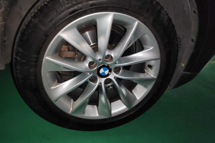 Used BMW X3 2013 Facelifted xDrive20i Luxury Edition Right Front Wheel Hub
