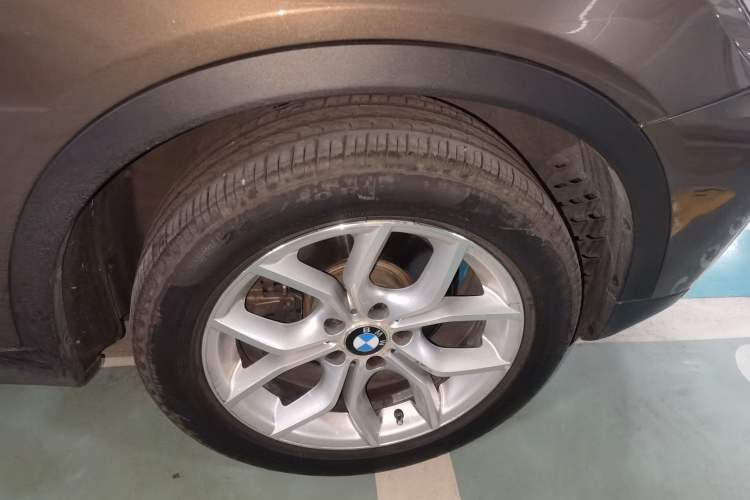 Used BMW X3 2013 xDrive28i Leading Model Right Front Wheel Hub