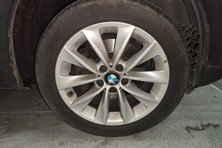 Used BMW X3  Right Front Wheel Hub
