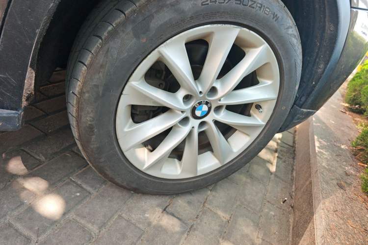 Used BMW X3 2013 xDrive20i Luxury Edition Right Front Wheel Hub