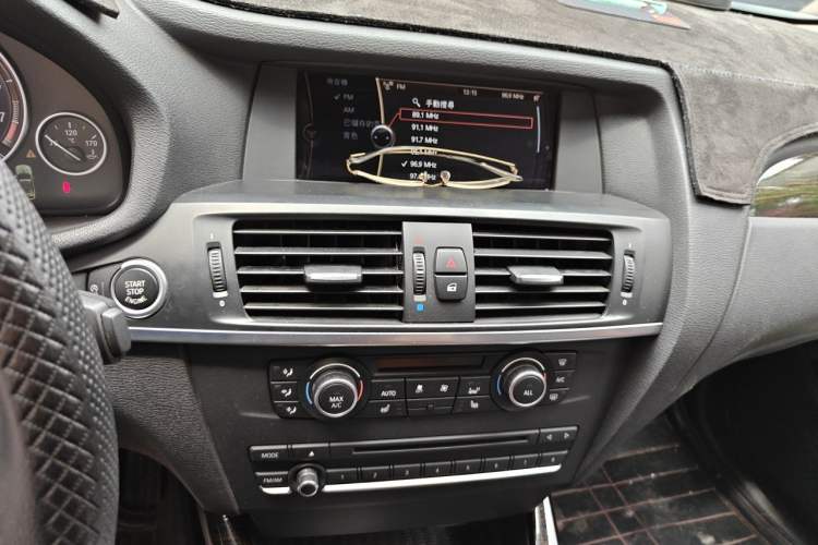Used BMW X3 2013 xDrive20i Luxury Edition Audio And AC Panel