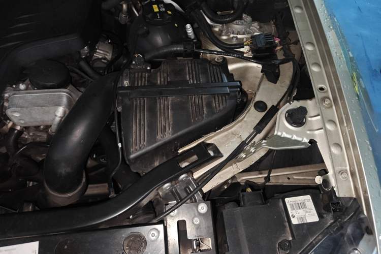 Used BMW X3 2013 Facelifted xDrive20i Luxury Edition Engine Bay Left