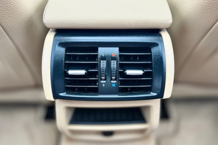 Used BMW X3 2013 Facelifted xDrive20i Luxury Edition Interior 10