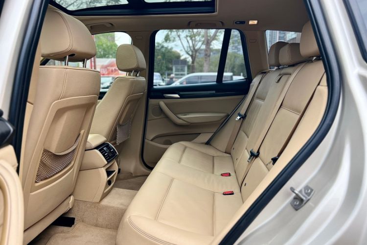 Used BMW X3 2013 Facelifted xDrive20i Luxury Edition Interior 11