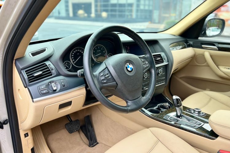 Used BMW X3 2013 Facelifted xDrive20i Luxury Edition Interior 13