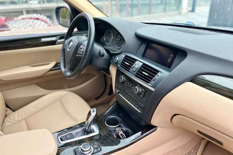 Used BMW X3 2013 Facelifted xDrive20i Luxury Edition Interior 14