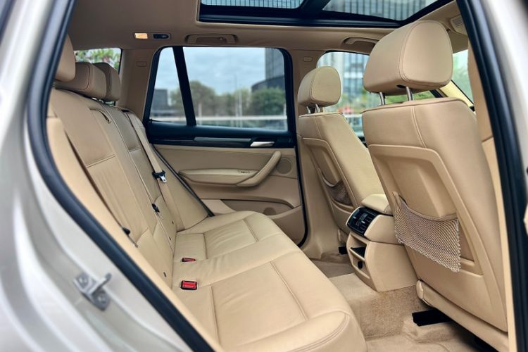 Used BMW X3 2013 Facelifted xDrive20i Luxury Edition Interior 15