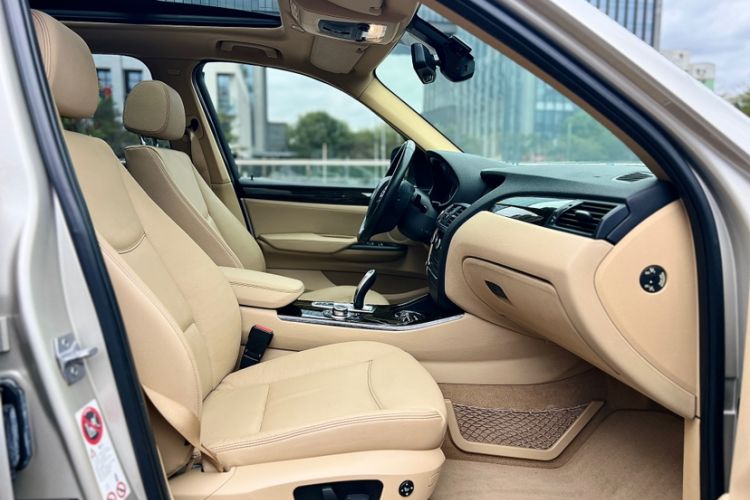 Used BMW X3 2013 Facelifted xDrive20i Luxury Edition Interior 4