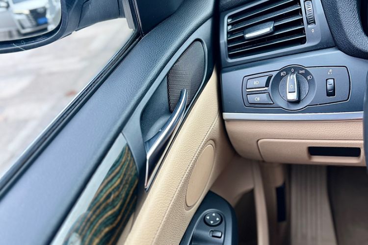 Used BMW X3 2013 Facelifted xDrive20i Luxury Edition Interior 5