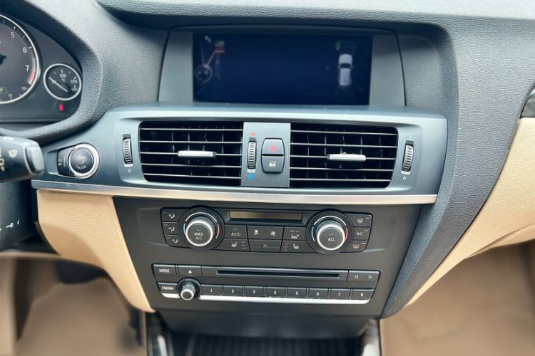 Used BMW X3 2013 Facelifted xDrive20i Luxury Edition Interior 8