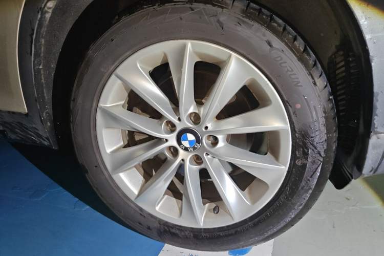 Used BMW X3 2013 Facelifted xDrive20i Luxury Edition Right Front Wheel Hub