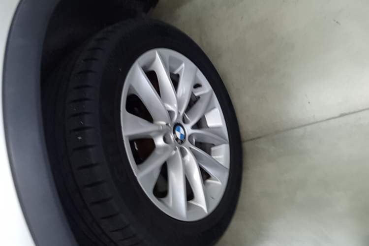 Used BMW X3 2013 xDrive20i Luxury Edition Left Front Wheel Hub
