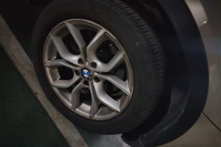 Used BMW X3 2013 Restyled xDrive28i Leading Edition Right Front Wheel Hub