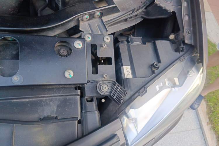 Used BMW X3 2013 xDrive20i Luxury Edition Engine Bay Left
