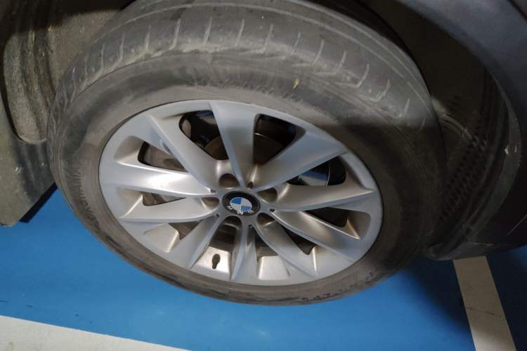 Used BMW X3 2013 Facelifted xDrive20i Luxury Edition Right Front Wheel Hub