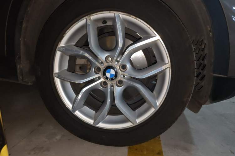 Used BMW X3 2013 xDrive28i Luxury Model Right Front Wheel Hub