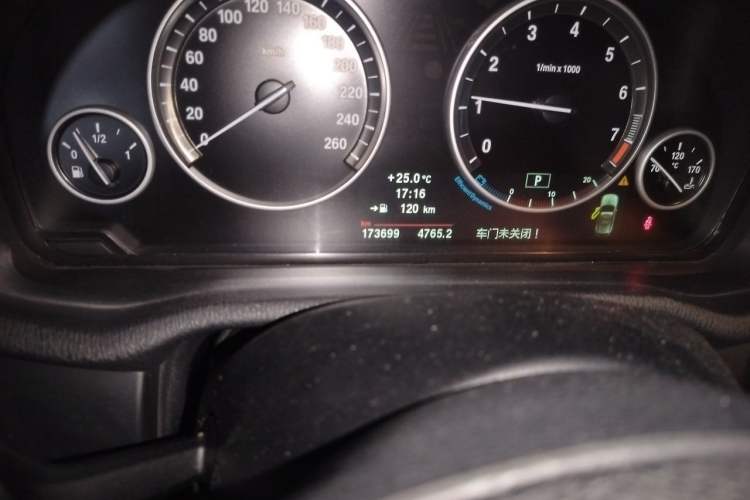 Used BMW X3 2013 xDrive20i Luxury Edition Odometer Close Up