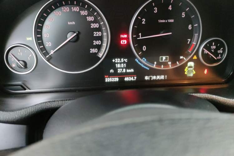 Used BMW X3 2013 xDrive20i Luxury Edition Odometer Close Up