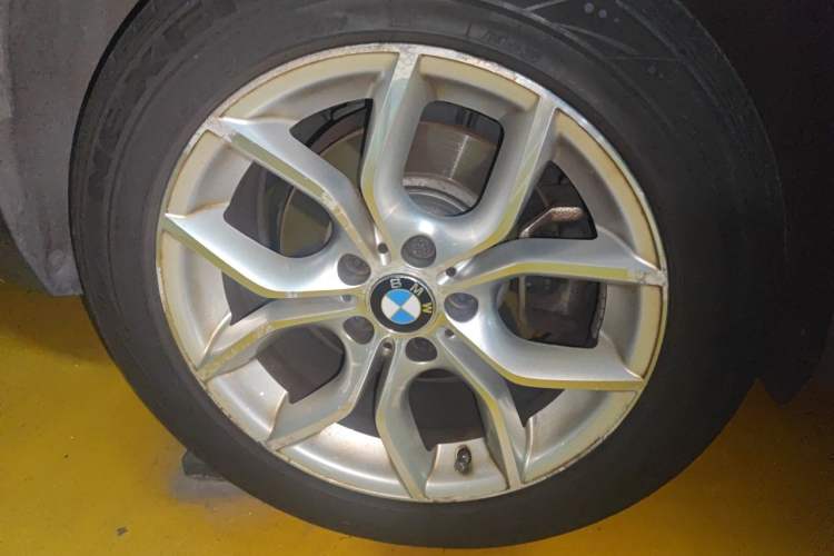 Used BMW X3 2013 xDrive28i Luxury Model Right Front Wheel Hub