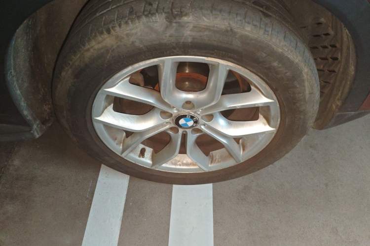 Used BMW X3 2013 xDrive28i Leading Model Right Front Wheel Hub